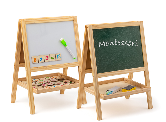 Holz Schaukelwippe mit 2 Kindern im Kinderzimmer